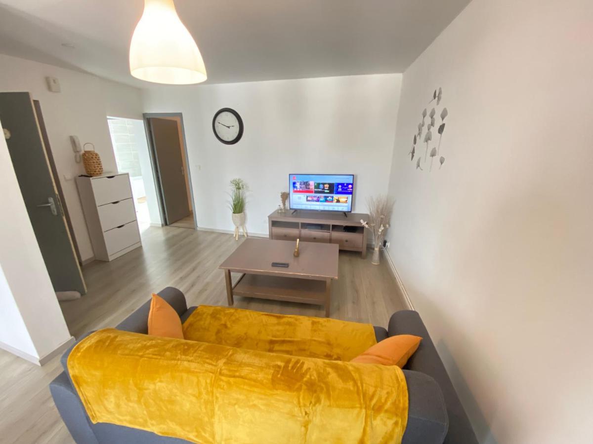 Joli Appartement Avec Parking Gratuit Sur Place Givet Exterior foto